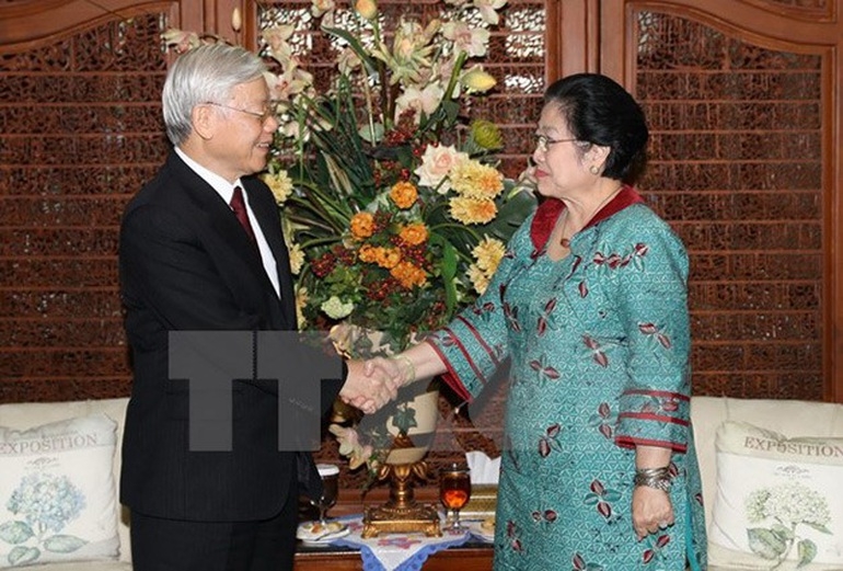 Con gái Tổng thống đầu tiên của Indonesia kể chuyện "Đôi dép Bác Hồ"