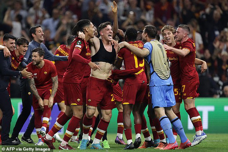 Mourinho cùng AS Roma lên ngôi vô địch Europa Conference League - 3