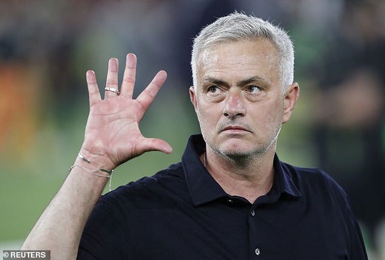 Mourinho cùng AS Roma lên ngôi vô địch Europa Conference League - 7