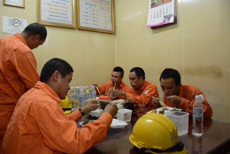 trang dem cung tho dien ha noi trong cao diem nang nong