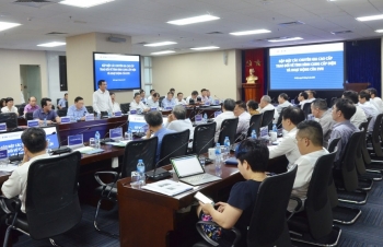 EVN làm việc với các chuyên gia kinh tế cao cấp