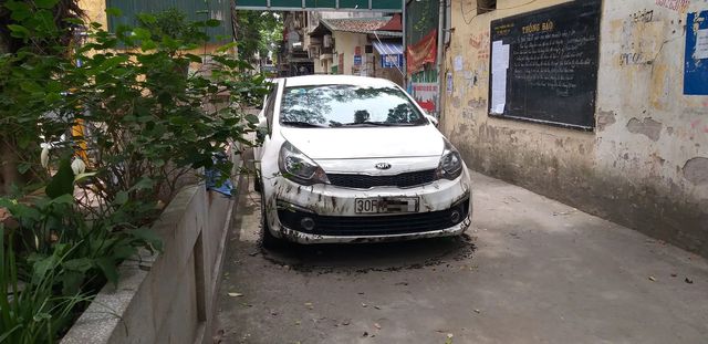 ha noi o to bi dot nham nho nghi do do choan loi di trong khu tap the