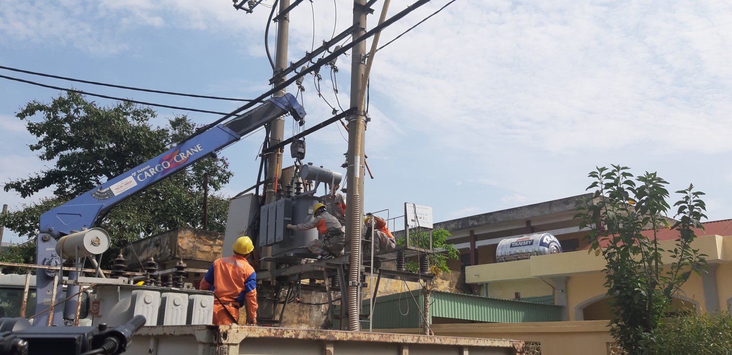 Nắng nóng khắt nghiệt, thách thức không nhỏ trong vận hành cung ứng điện
