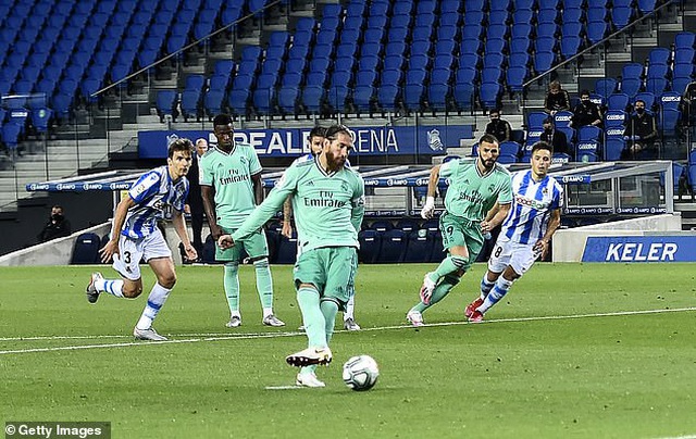 Hạ Sociedad, Real Madrid soán ngôi đầu bảng của Barcelona