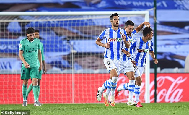 Hạ Sociedad, Real Madrid soán ngôi đầu bảng của Barcelona