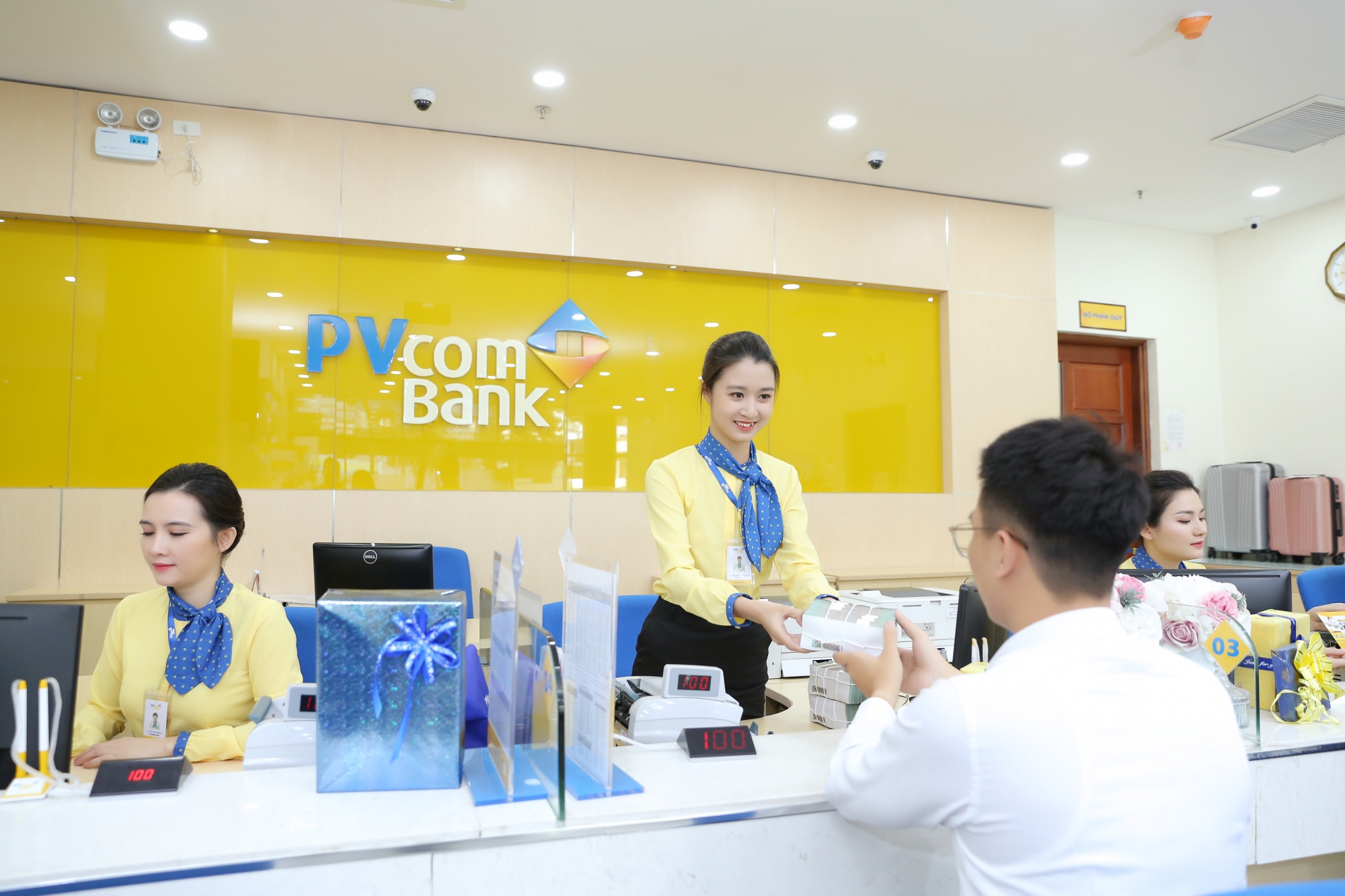 Mua sắm hè, hưởng ưu đãi lớn với thẻ PVcomBank Mastercard