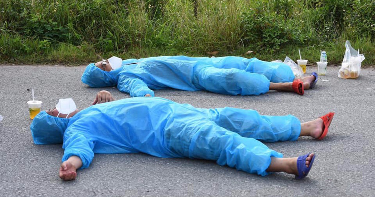 Tình nguyện viên trong tâm dịch: "Người ta gọi chúng tôi… ăn no rửng mỡ"