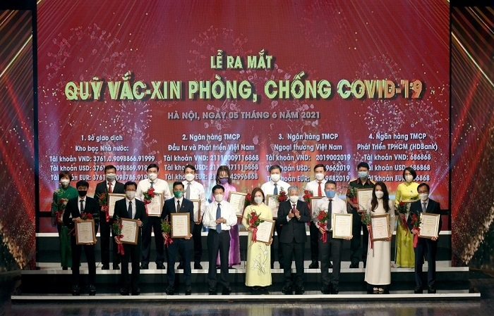 VietinBank ủng hộ 60 tỷ đồng Quỹ vắc-xin phòng, chống Covid-19