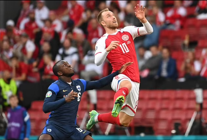 Eriksen gọi facetime khi ở bệnh viện cho đồng đội hoàn thành trận đấu - 1