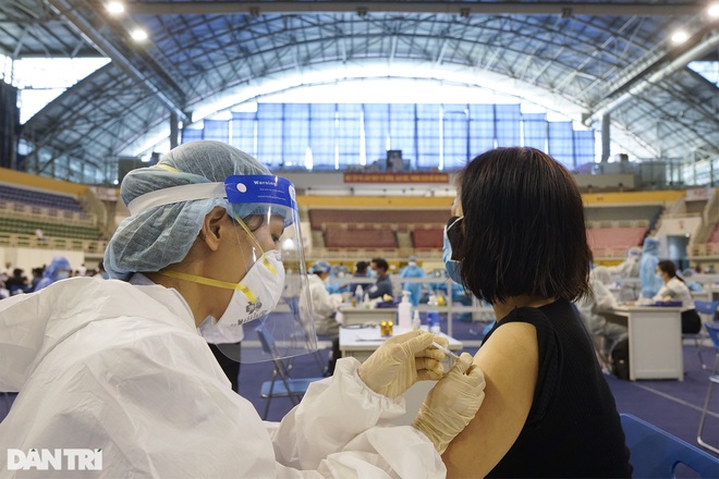 Thủ tướng: Nước sôi lửa bỏng thế này cần phải chạy để sản xuất vắc xin - 2