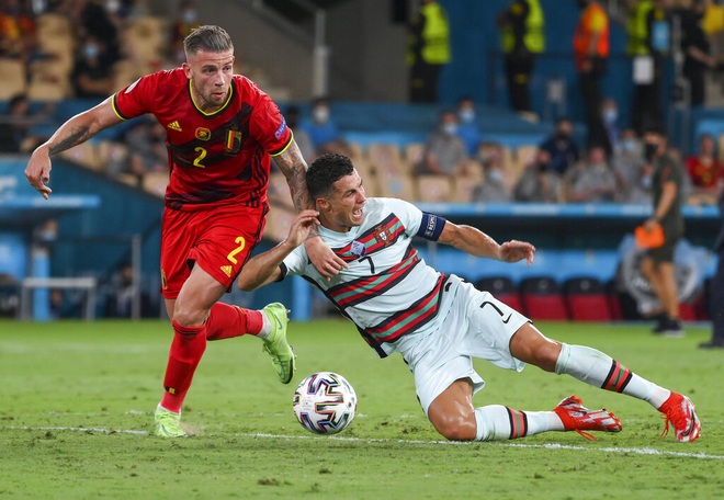 Nỗi đau cùng cực của C.Ronaldo khi Bồ Đào Nha bị loại ở Euro 2020 - 2