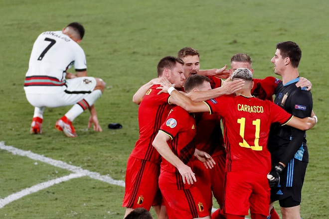 Nỗi đau cùng cực của C.Ronaldo khi Bồ Đào Nha bị loại ở Euro 2020 - 8