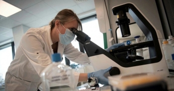 Thế giới tăng tốc phát triển "siêu vắc xin" chặn đầu đại dịch