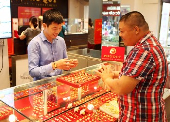 Tiếp đà tăng, giá vàng hôm nay tiến sát mốc 38 triệu đồng/lượng