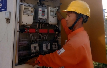 Người thợ điện hết lòng vì nguồn sáng quốc gia