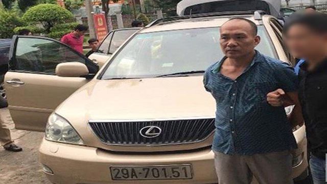 khoi to tong giam doc di xe lexus nghi trom cap tai san