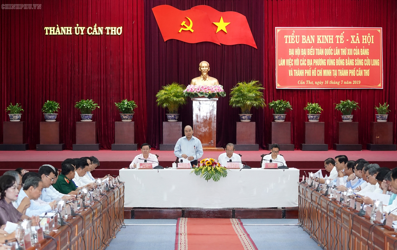 Thủ tướng: Thuận thiên không có nghĩa là phó mặc cho trời đất