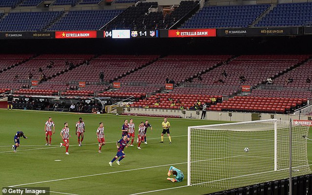 Messi ghi bàn, Barcelona hòa Atletico trong trận cầu có 3 quả penalty