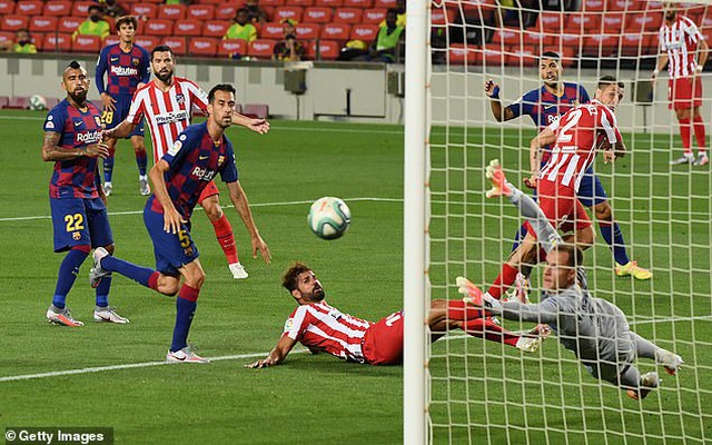 Messi ghi bàn, Barcelona hòa Atletico trong trận cầu có 3 quả penalty