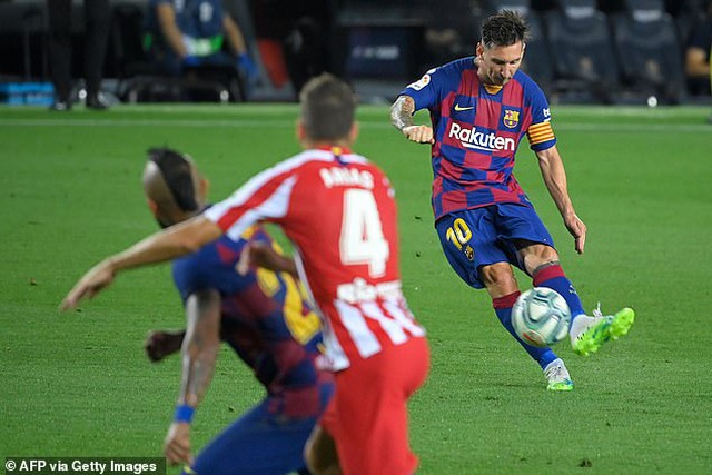 Messi ghi bàn, Barcelona hòa Atletico trong trận cầu có 3 quả penalty