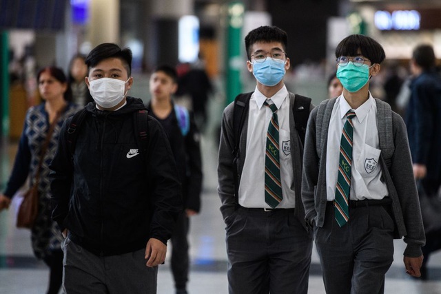 Covid-19 bùng phát mạnh, Hong Kong đóng cửa toàn bộ trường học trở lại