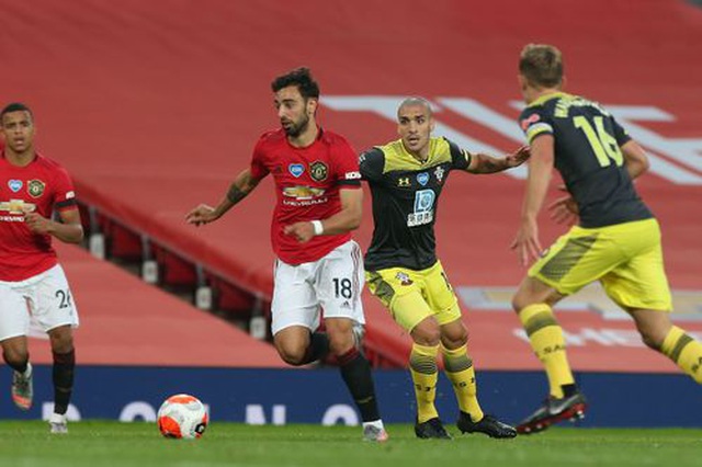 man utd 2 2 southampton quy do mat chien thang o phut bu go