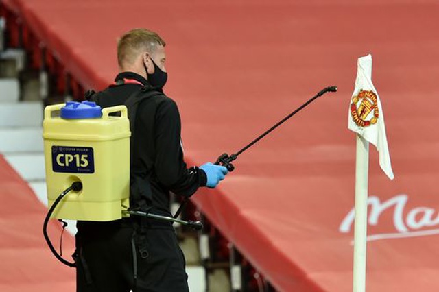 man utd 2 2 southampton quy do mat chien thang o phut bu go