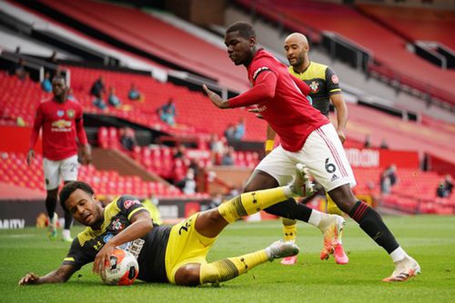 man utd 2 2 southampton quy do mat chien thang o phut bu go