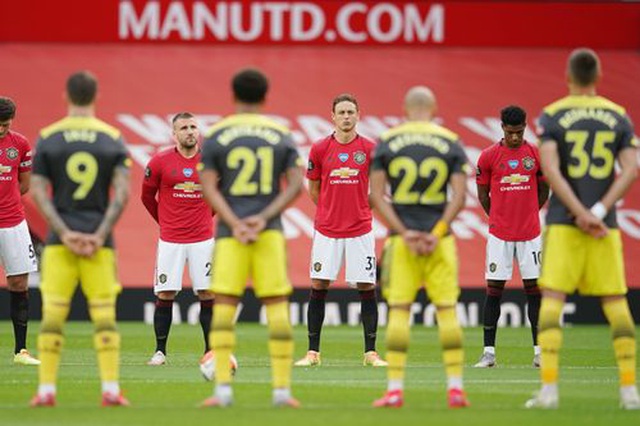 man utd 2 2 southampton quy do mat chien thang o phut bu go