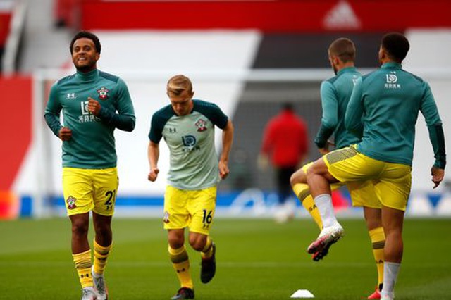 man utd 2 2 southampton quy do mat chien thang o phut bu go