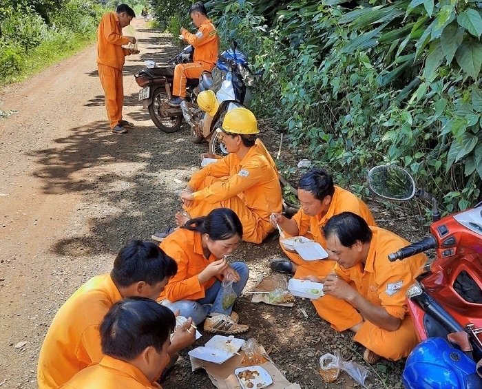 Viết về anh, người đồng nghiệp áo cam