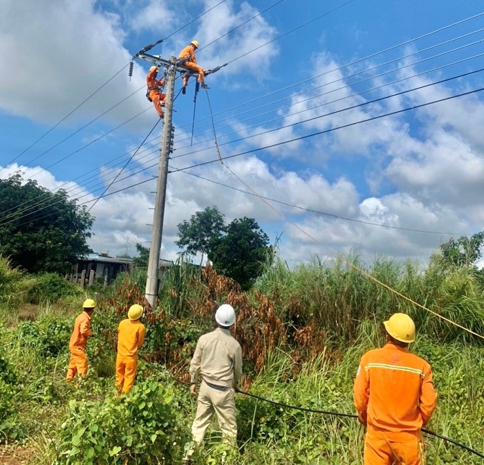 Viết về anh, người đồng nghiệp áo cam