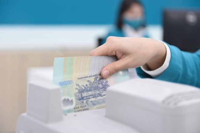 Lãi suất tiết kiệm vọt lên 8,2%/năm, ai mang 500 tỷ đồng gửi ngân hàng? - 1