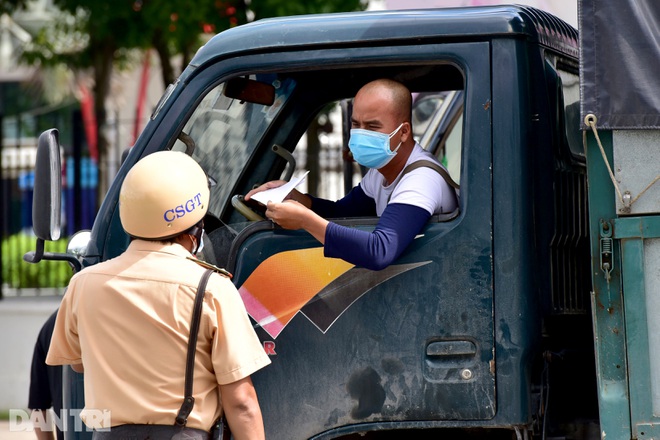 Chủ tịch Hà Nội: Không ngăn sông cấm chợ khi lập 22 chốt kiểm soát - 2