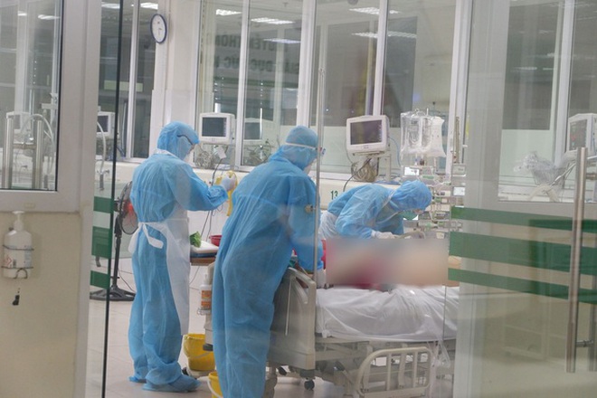 Tấm phim X-quang trắng xóa và những đêm ho muốn nổ phổi vì Covid-19 - 3