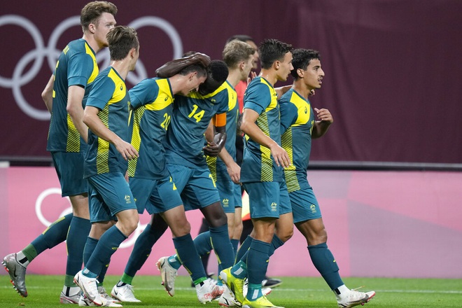 Chơi thiếu người, Olympic Argentina thua sốc trước Olympic Australia - 4