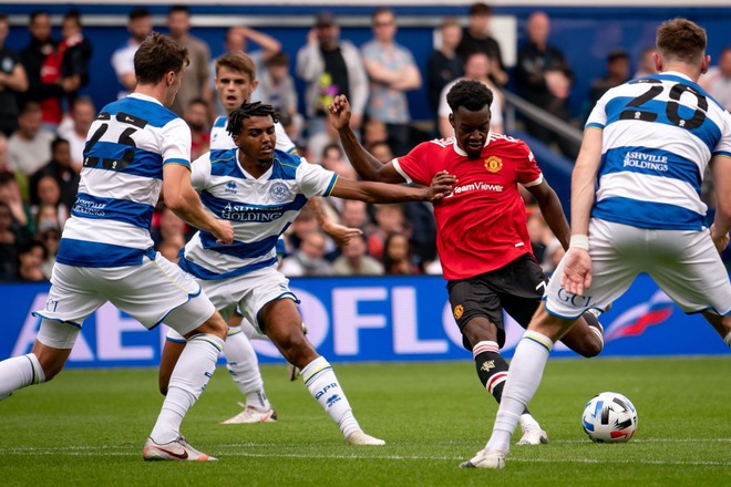 Man Utd bất ngờ hứng chịu thất bại tan nát trước đội bóng hạng dưới - 2