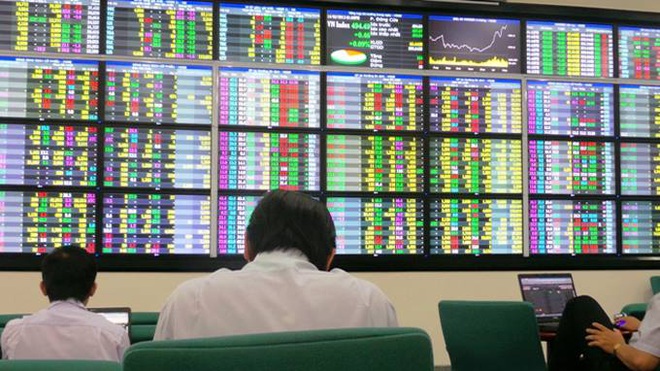 Chứng khoán 27/7: VN-Index tiếp tục chinh phục ngưỡng cản mạnh 1.300 điểm - 1