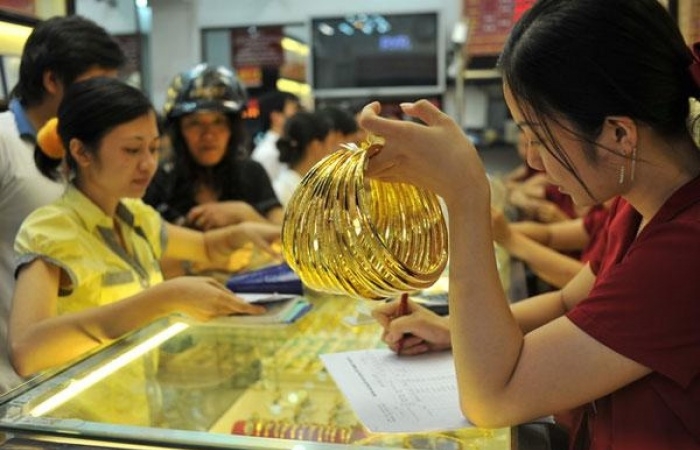 Giá vàng hôm nay 5/9: Đồng USD lao dốc, giá vàng đại nhảy vọt