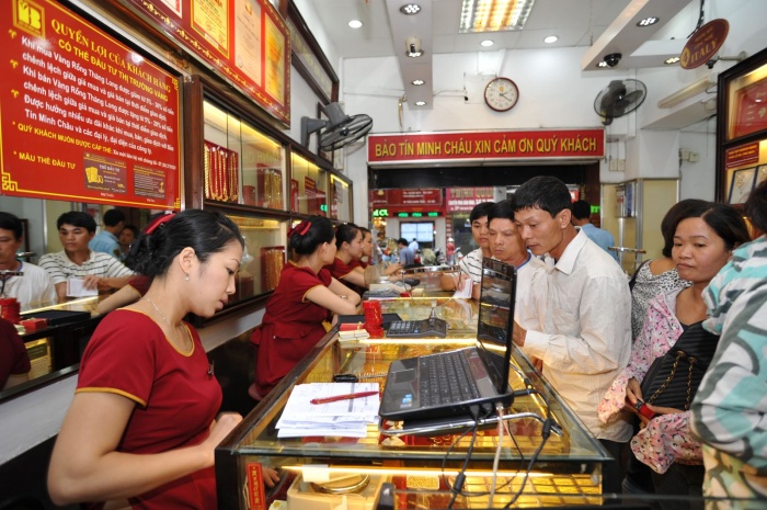 Giá vàng hôm nay 4/9: Lo ngại tăng cao, giá vàng nhảy vọt lên đỉnh 6 năm
