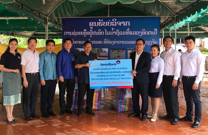 vietinbank lao chung tay ung ho nguoi dan tinh attapeu lao