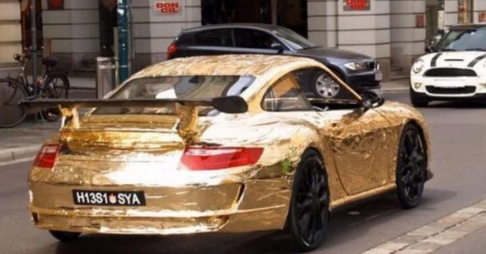 Siêu xe Porsche đặc biệt được làm từ băng keo và ống nhựa Siêu xe Porsche đặc biệt được làm từ băng keo và ống nhựa
