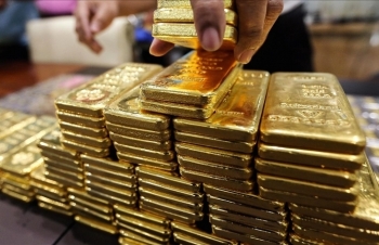 Giá vàng hôm nay 24/8: Đồng USD tăng cao, vàng lại... lao dốc