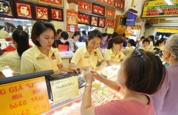 Cập nhật giá vàng 24/8: Vàng ngược dòng trước sức ép của đồng USD