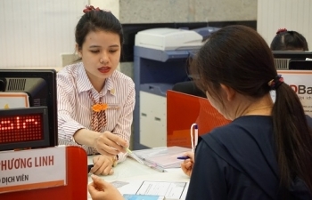 Ngân hàng làm gì khi hết cửa tăng tín dụng?