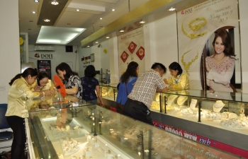 Cập nhật giá vàng 30/8: Vàng SJC tăng nhẹ, cao hơn vàng thế giới 2,9 triệu đồng/lượng