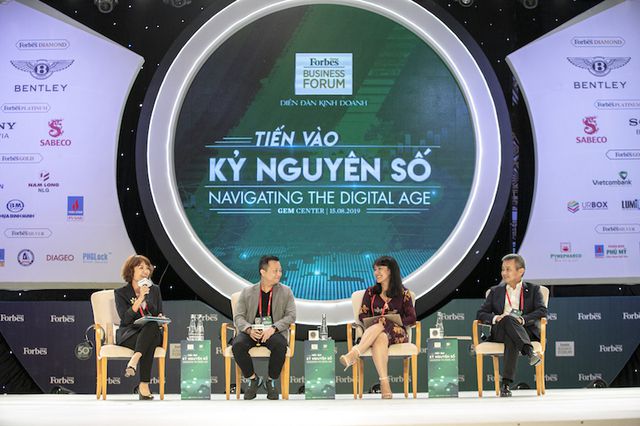 Kỷ nguyên số hóa: Chậm quá thì bị “vượt mặt”, nhanh quá lại gặp “cú sốc”
