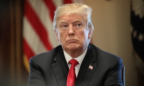Nguy cơ suy thoái kinh tế bủa vây Trump trước thềm bầu cử