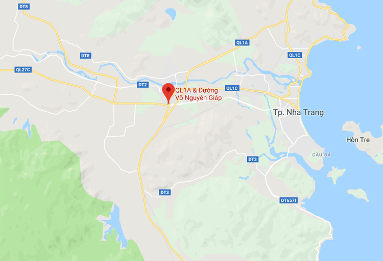hai oto khach giuong nam tong nhau o khanh hoa