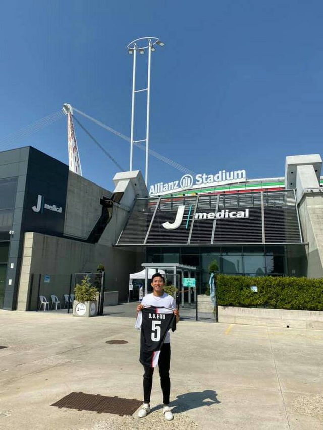 Báo Thái Lan: “Đoàn Văn Hậu về nước với áo số 5 của… Juventus”